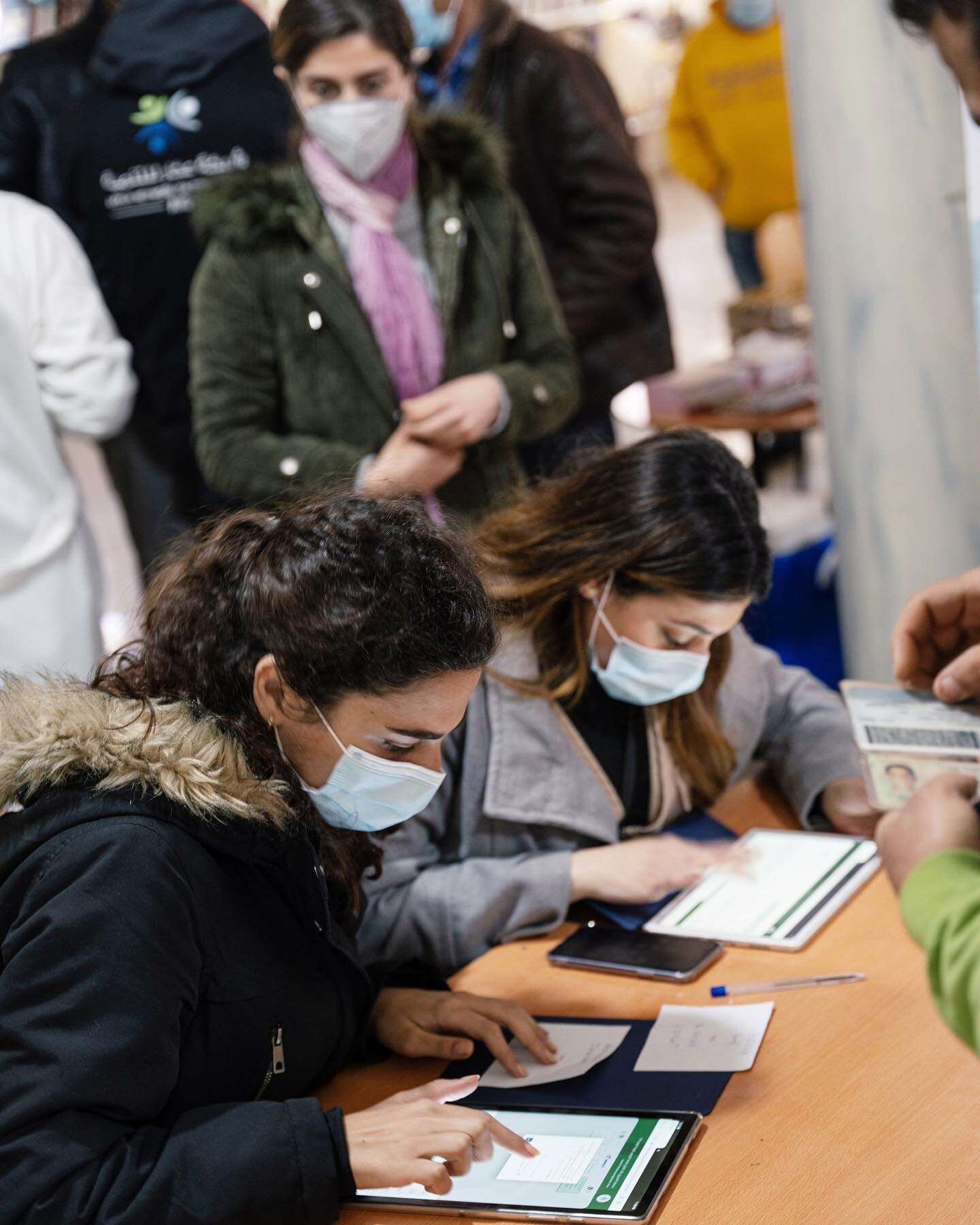 On a mission to tackle vaccine hesitancy, and in a @usaid and @aubmc_official project, @lebanonneeds in close partnership with @akkarnetworkfordevelopment organized a vaccinations drive. Residents of Mashati area in Akkar received the Moderna COVID-1
